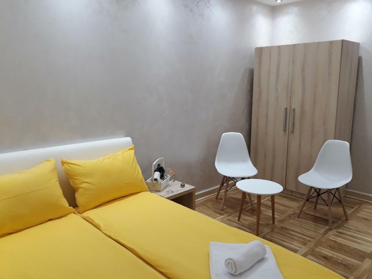 Sweet Yellow Apartment Βελιγράδι Εξωτερικό φωτογραφία