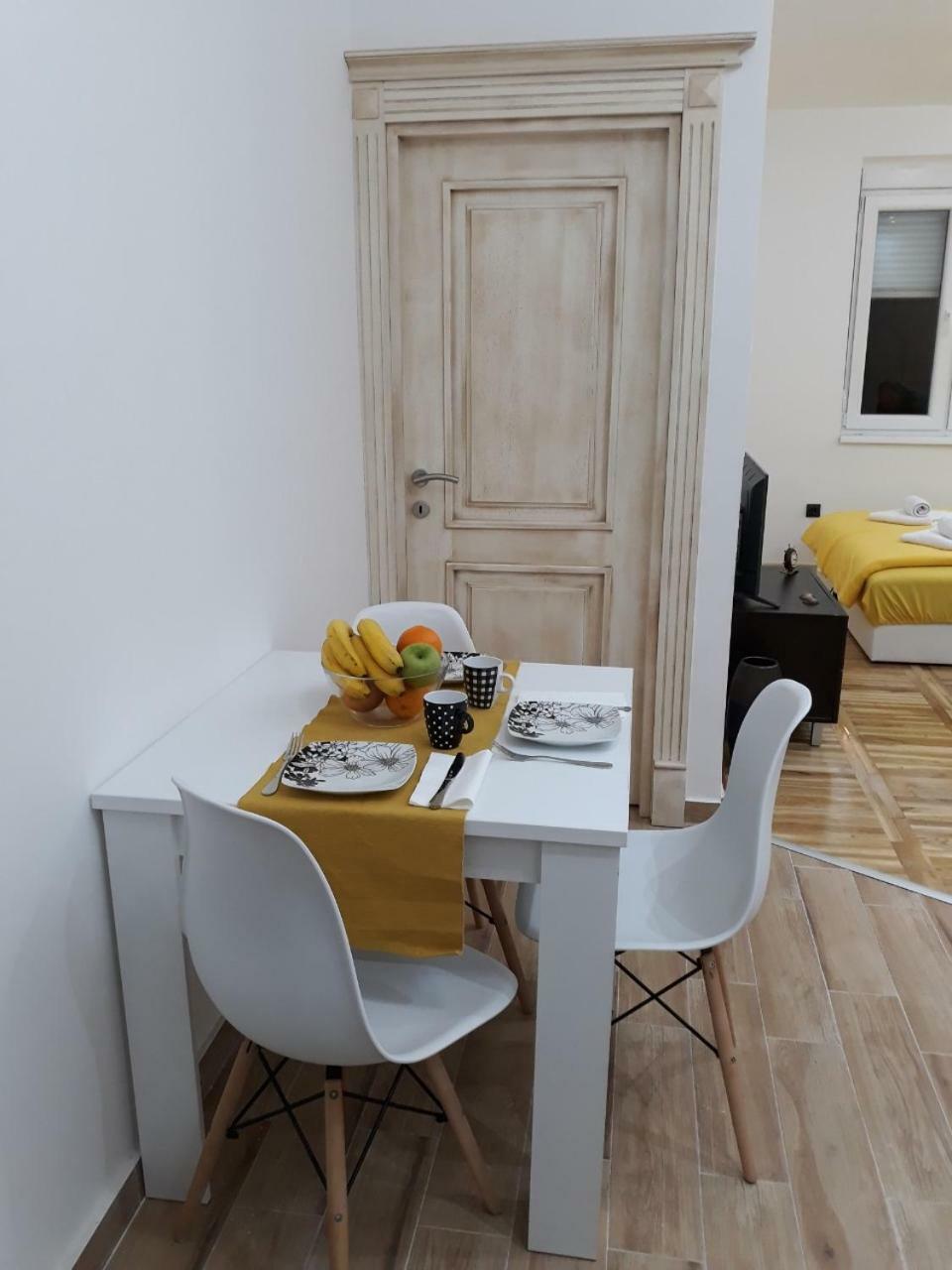 Sweet Yellow Apartment Βελιγράδι Εξωτερικό φωτογραφία