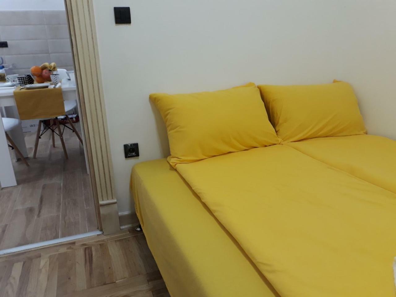 Sweet Yellow Apartment Βελιγράδι Εξωτερικό φωτογραφία