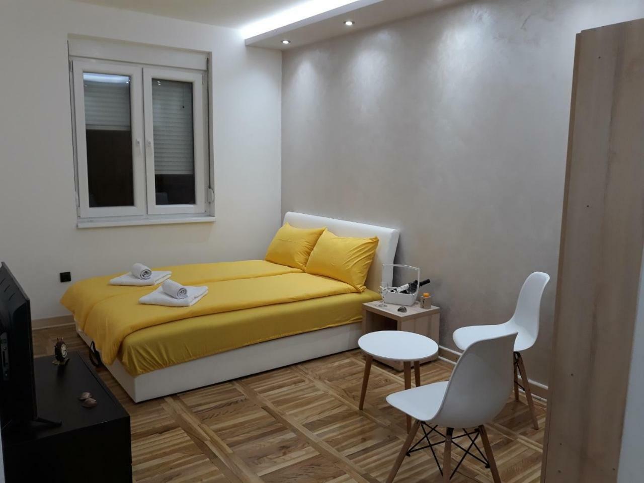 Sweet Yellow Apartment Βελιγράδι Εξωτερικό φωτογραφία