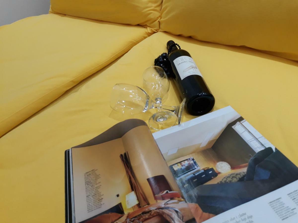 Sweet Yellow Apartment Βελιγράδι Εξωτερικό φωτογραφία