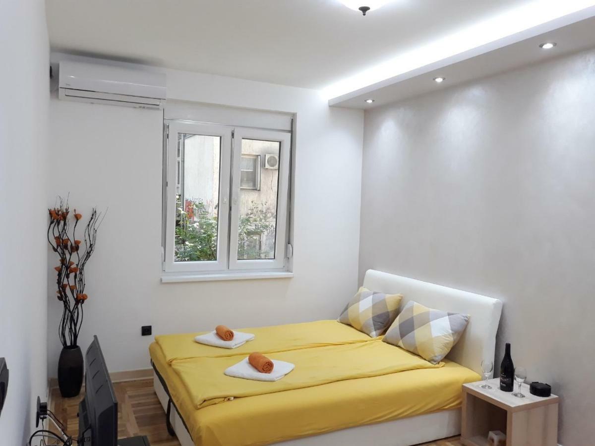 Sweet Yellow Apartment Βελιγράδι Εξωτερικό φωτογραφία